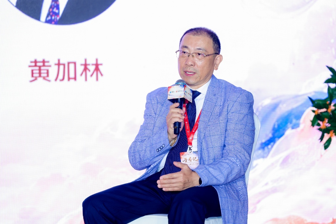 中国文化书院跨文化研究员黄加林在沙龙上分享国际酒店的用香经验。