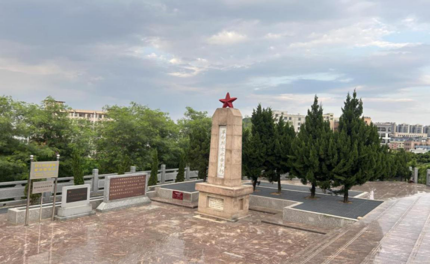 守护红色丰碑 静待英烈缅怀——西乡街道固戍社区开展烈士纪念碑养护工作