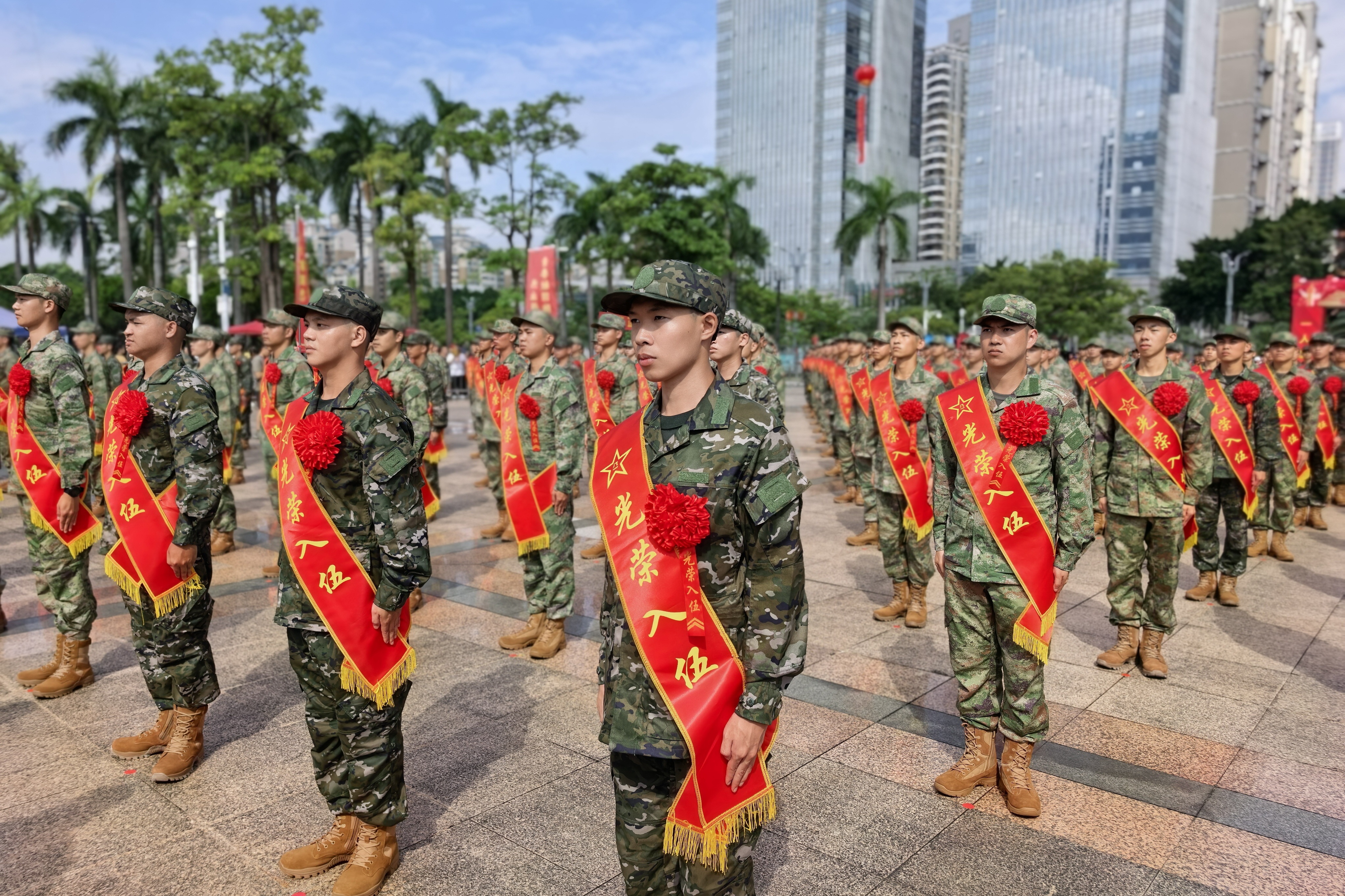 广东惠州:全城相送惠州子弟奔赴军营