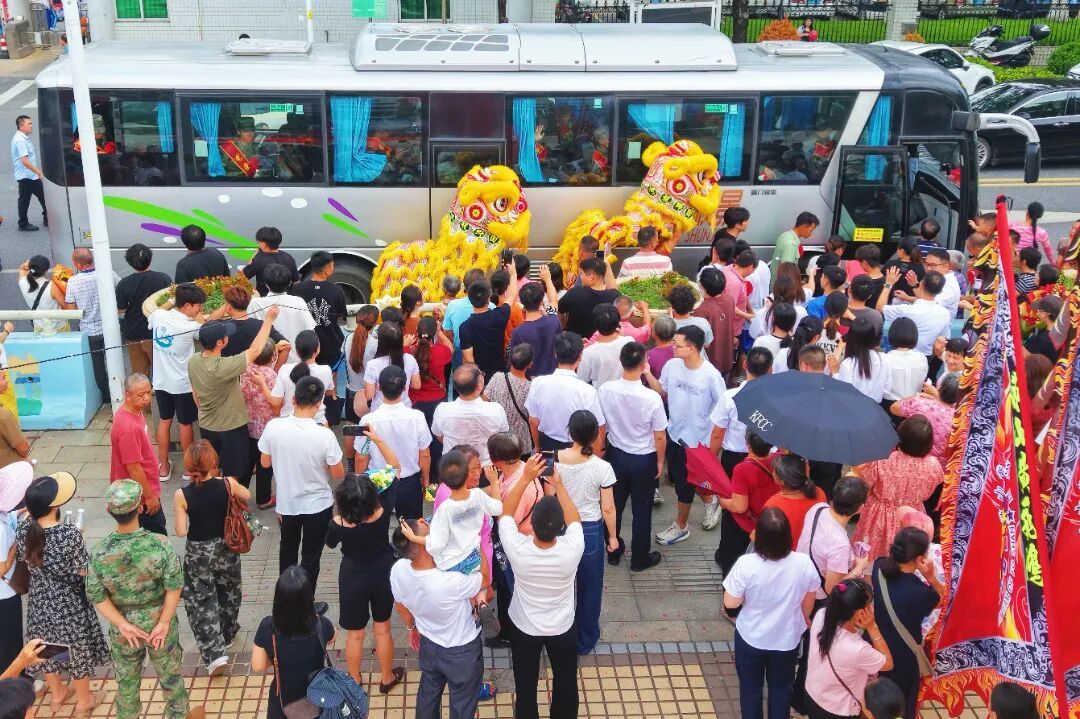 图:欢送仪式现场