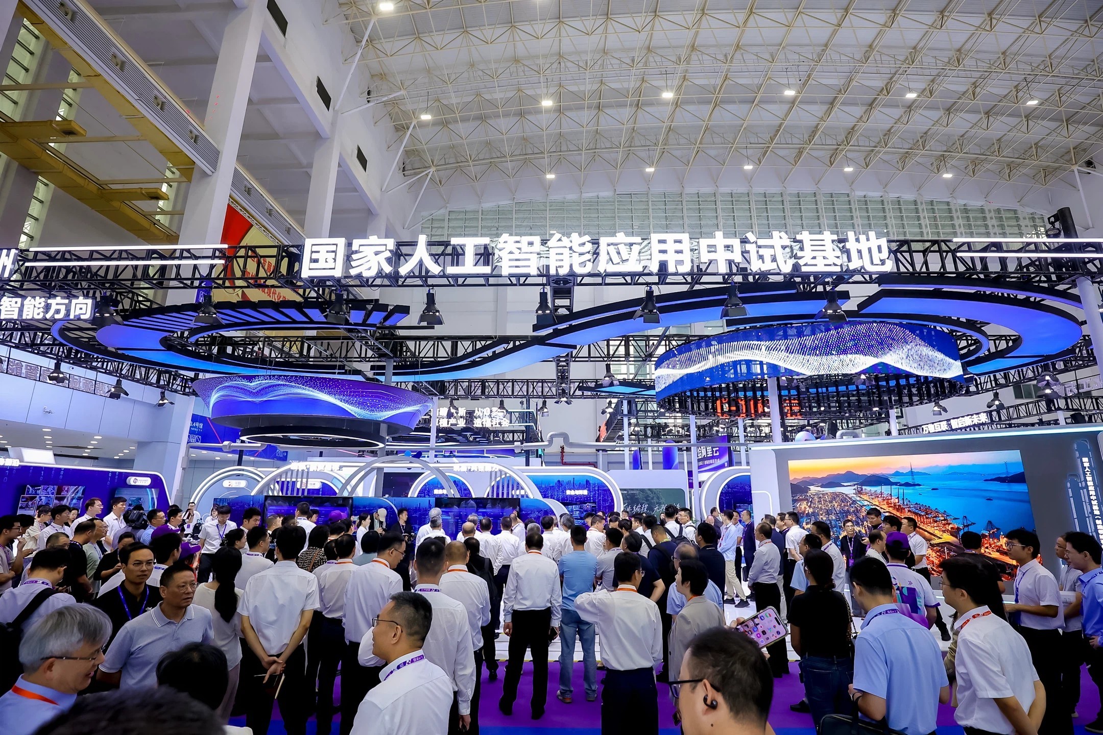 图2 国家人工智能应用中试基地展区