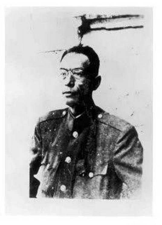 陈赓夜袭蒙自机场,蒋介石的副总司令还在看戏,天亮机场就没了