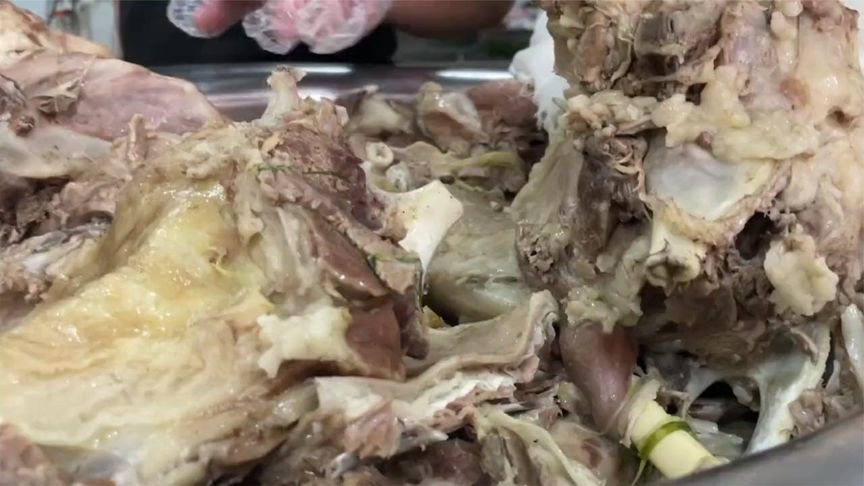 内蒙阿拉善手抓肉，46元一斤羊羔子肉，沙漠羊比育肥羊香，太棒了