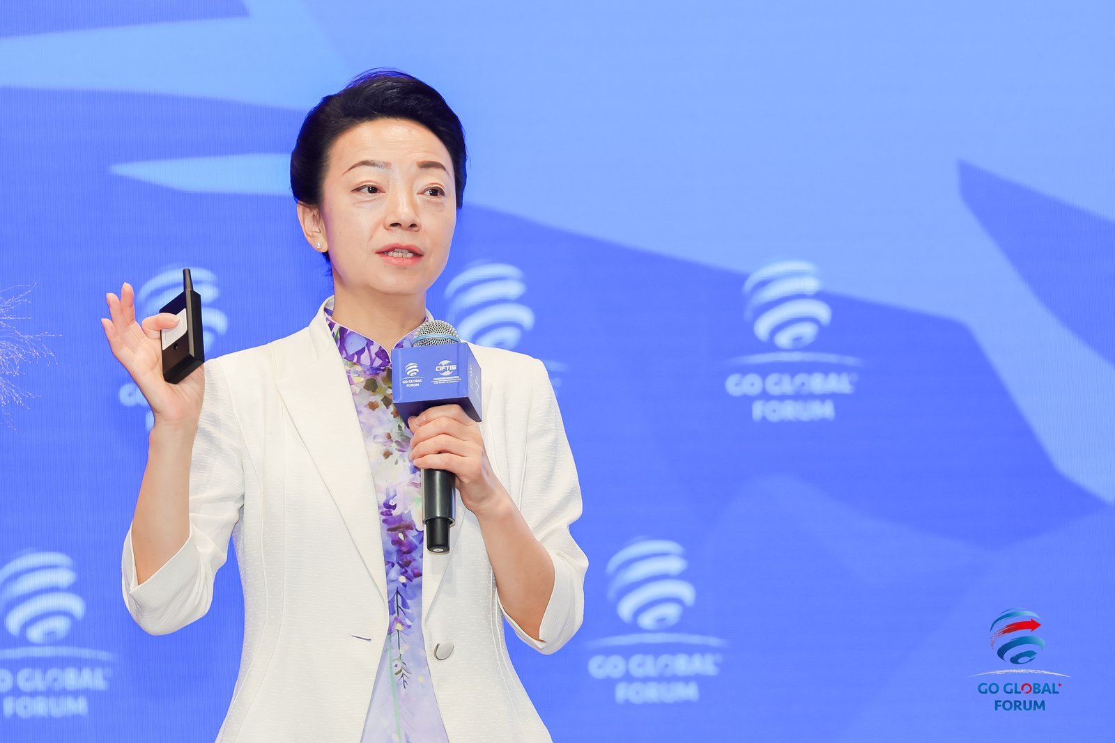 (赵萍女士作主旨演讲)