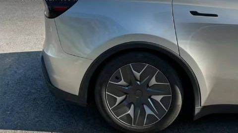 Model Y L后轮塌陷,特斯拉出奇招!偷偷修改车主手册参数#特斯