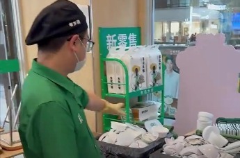 老乡鸡被曝有顾客把狗带入滁州一门店，整改视频公布！