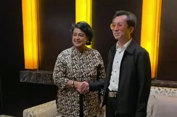 謝峰在北京会面毛里求斯共和国首位女总统阿米娜·古里布·法基姆