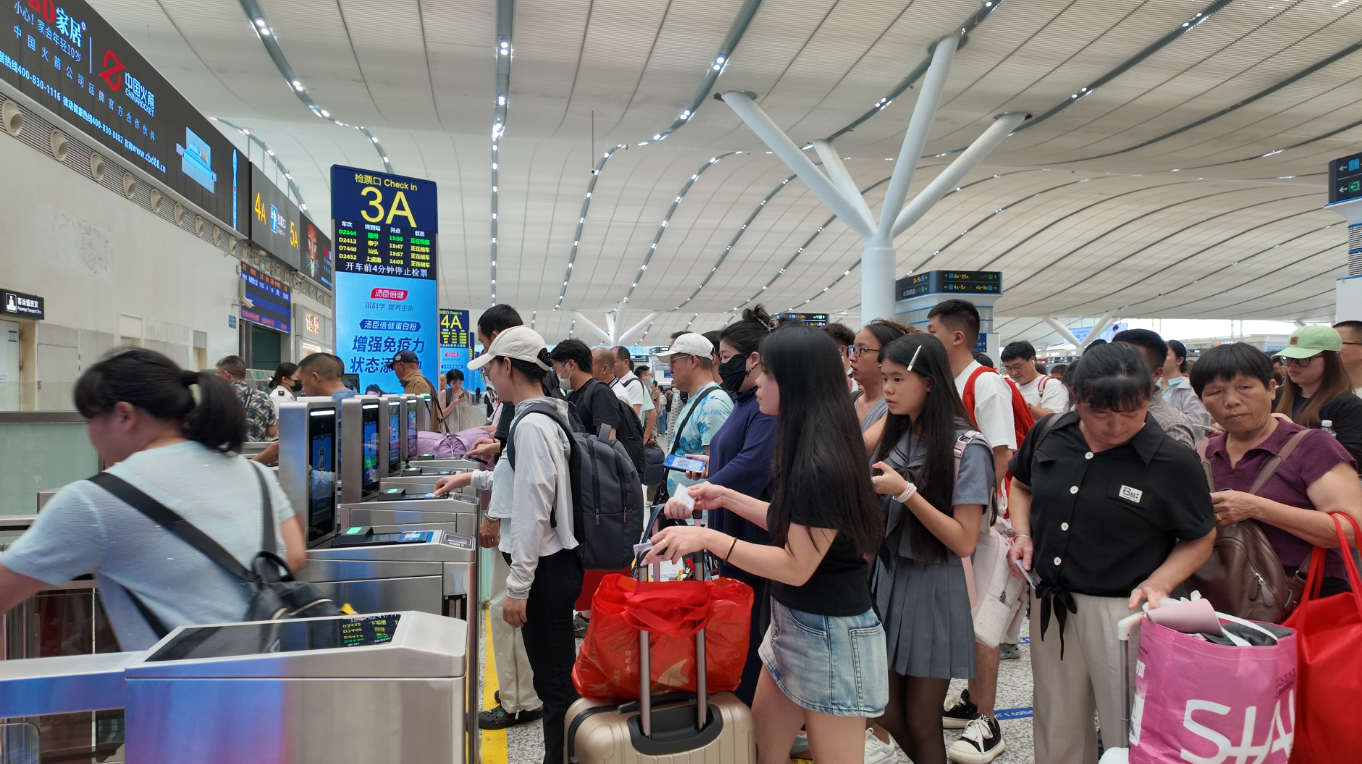 中秋国庆“双节”将至,深圳铁路预计发送旅客逾570万人次
