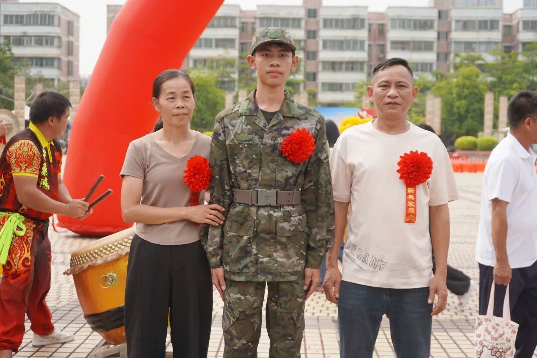 图:欢送仪式现场