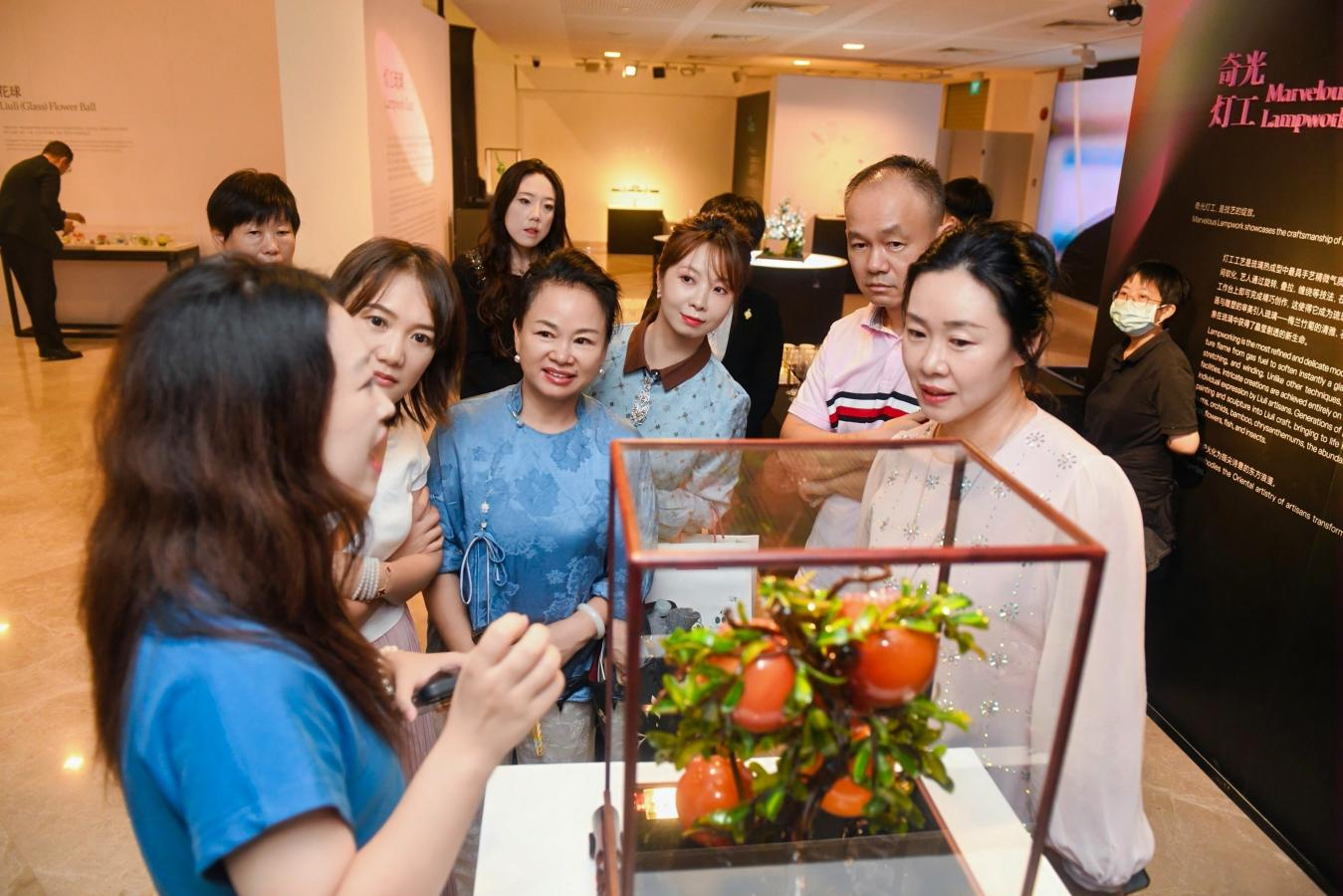 “华光异彩”淄博琉璃艺术展闪耀新加坡