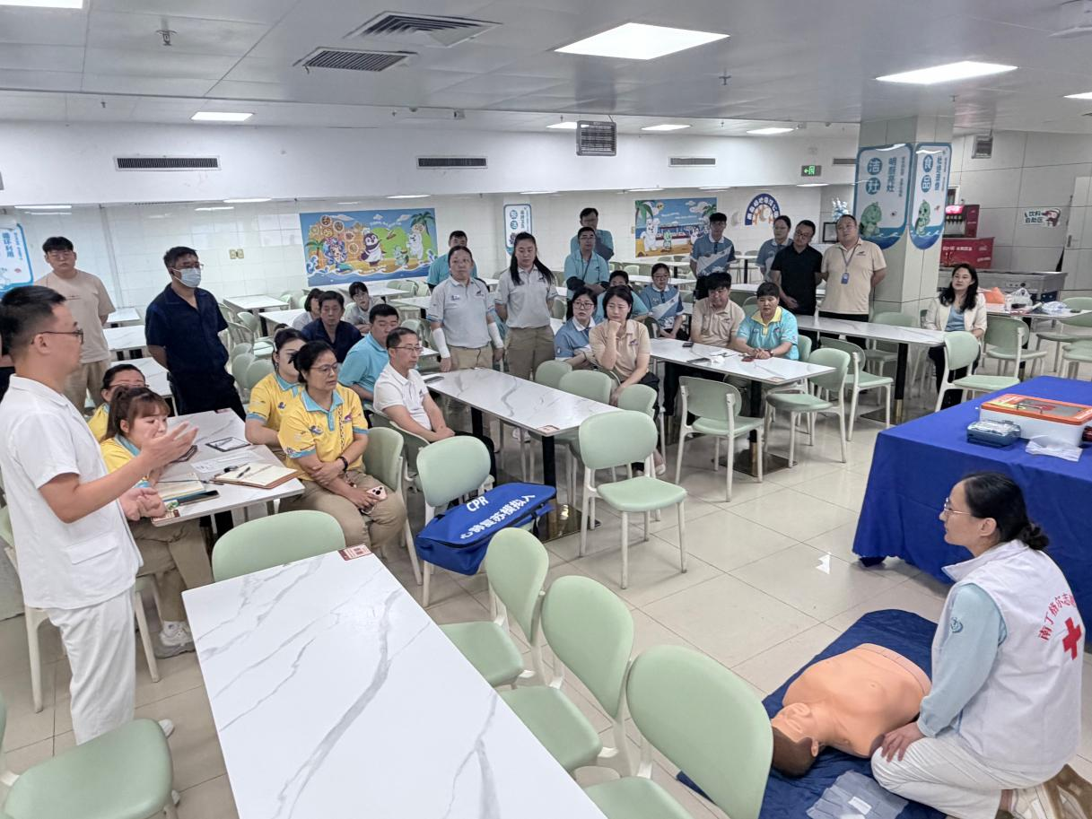 急救课堂搬进海洋公园——青岛大学附属医院为极地海洋公园工作人员送上“生命必修课”