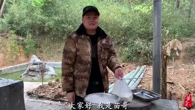 3斤豆腐10斤盐，大铁锅里一倒，出锅那一刻，真是高手在民间 