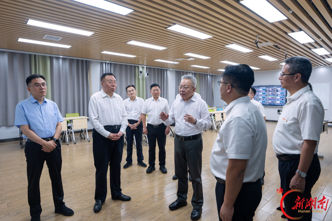 9月14日,沈晓明在湖南第一师范学院东方红校区调研。