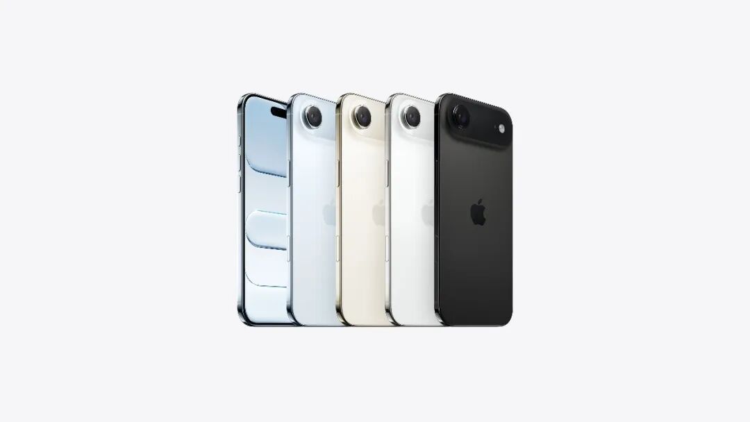 iPhone Air,展示全部四款颜色:天蓝色、浅金色、云白色、深空黑色。