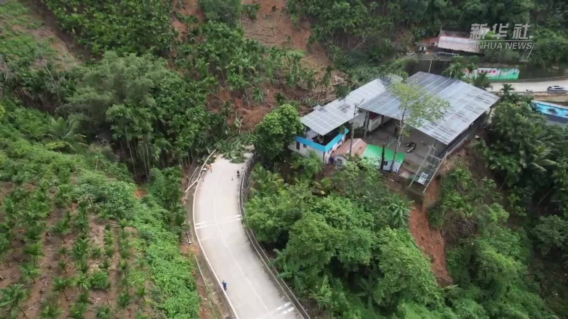 海南五指山争分夺秒抢通灾毁道路