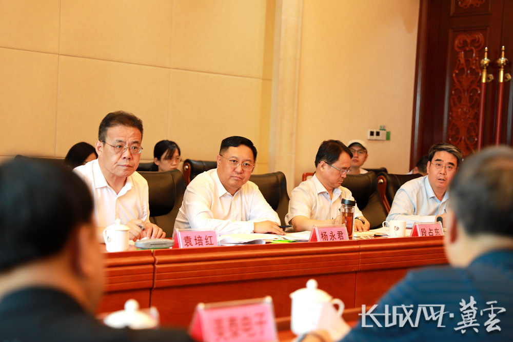 省发展改革委召开民营企业座谈会,与企业负责人面对面交流。长城网·冀云客户端记者 袁立朋 摄