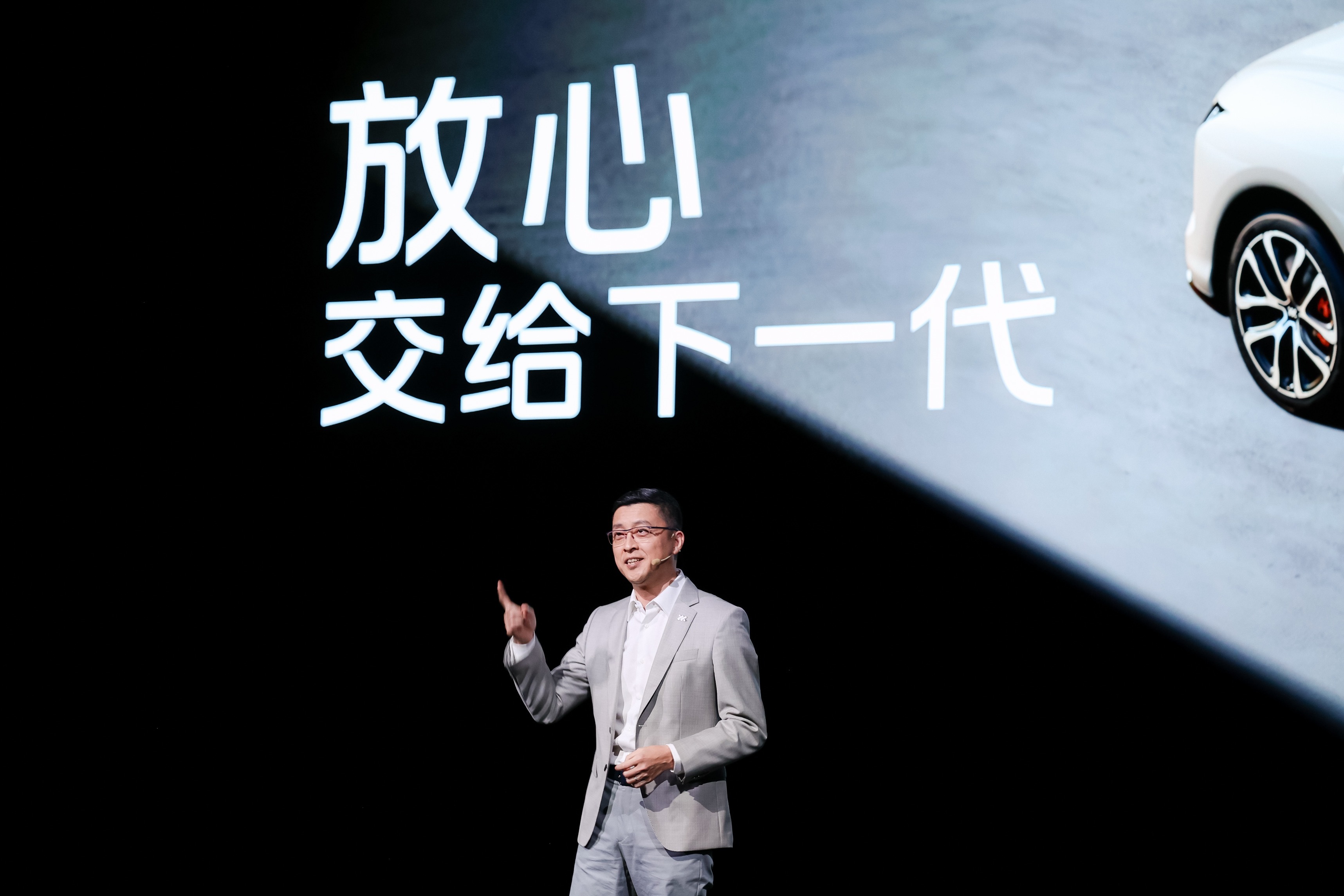 下一代技术给今天的车：全新一代智己LS6的技术普惠与战略耐心