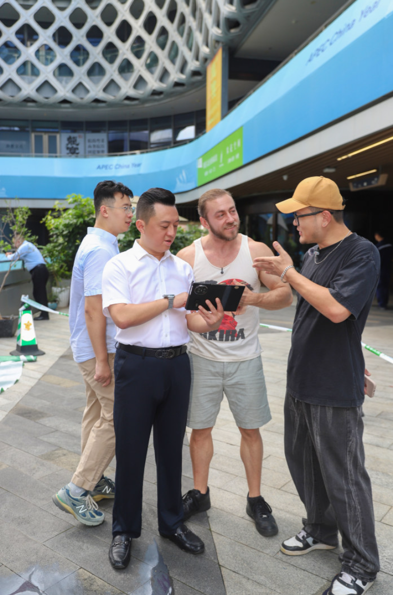 共执画笔绘龙华,多元合力迎APEC