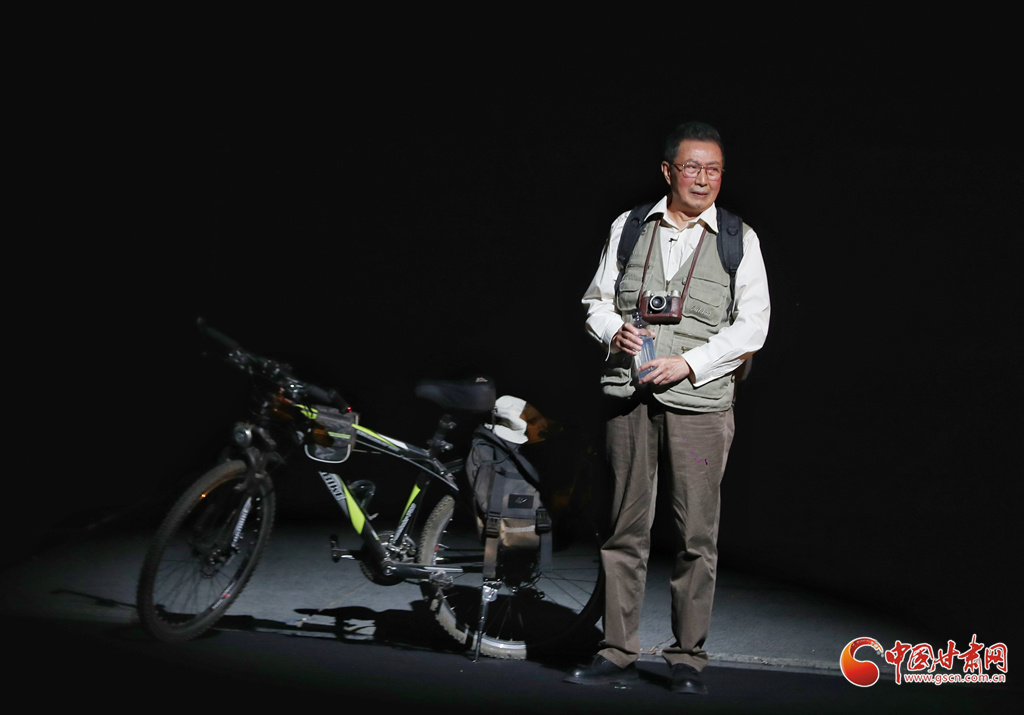 话剧《青青的阿万仓》演出剧照