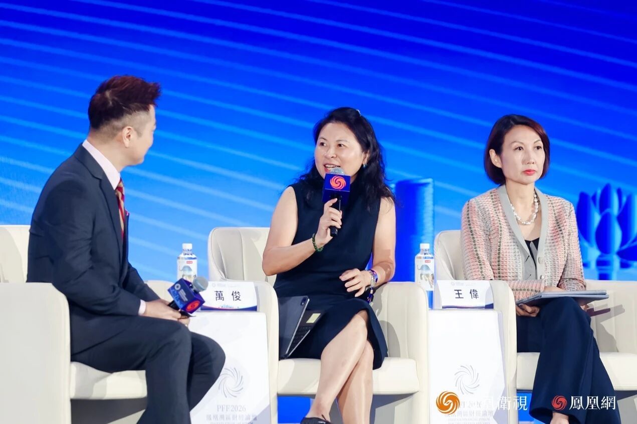 美国银行（中国）有限公司中国区行政总裁王伟（左二）