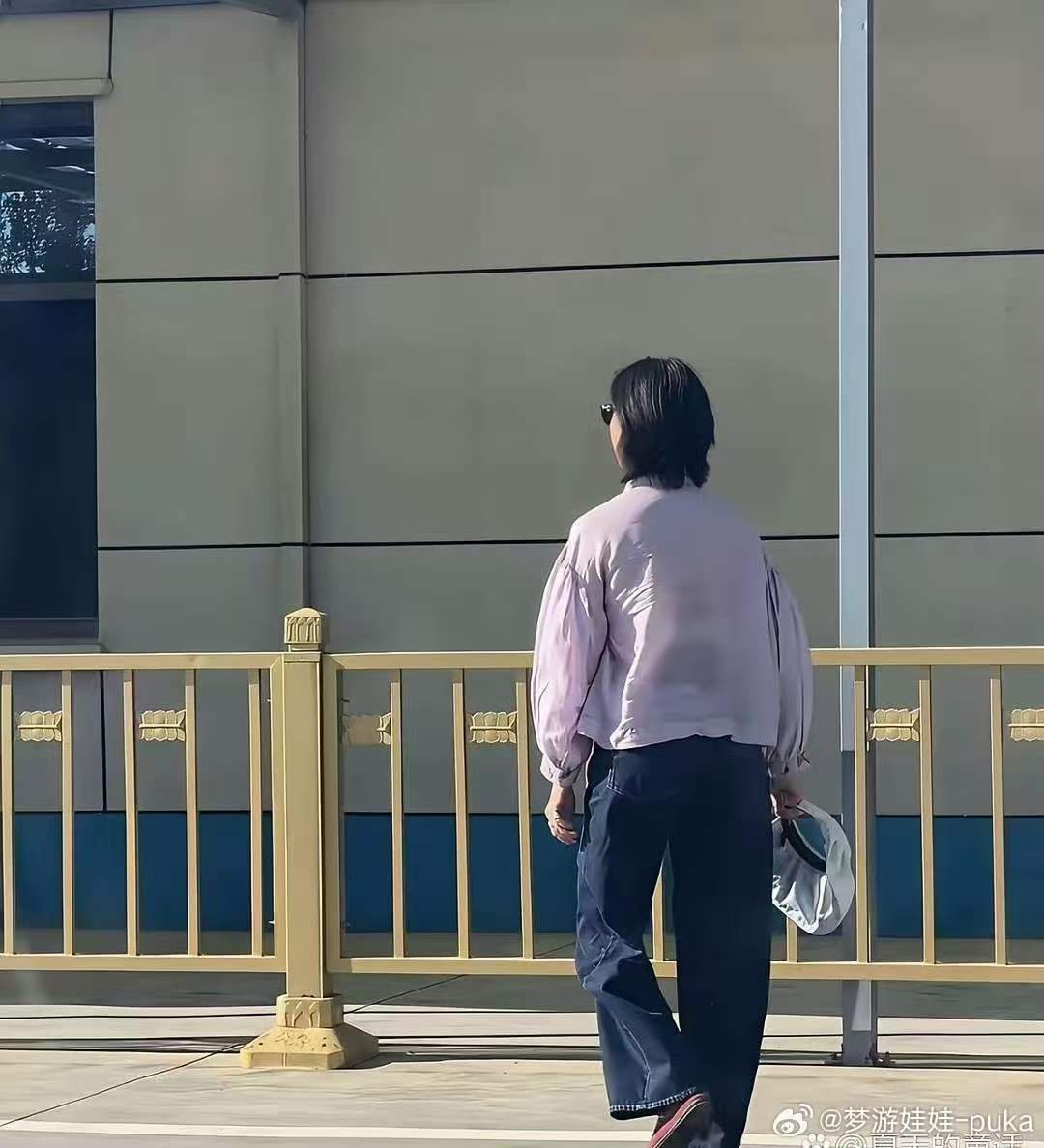 38岁倪妮练科目二被网友偶遇，后背被汗水浸透