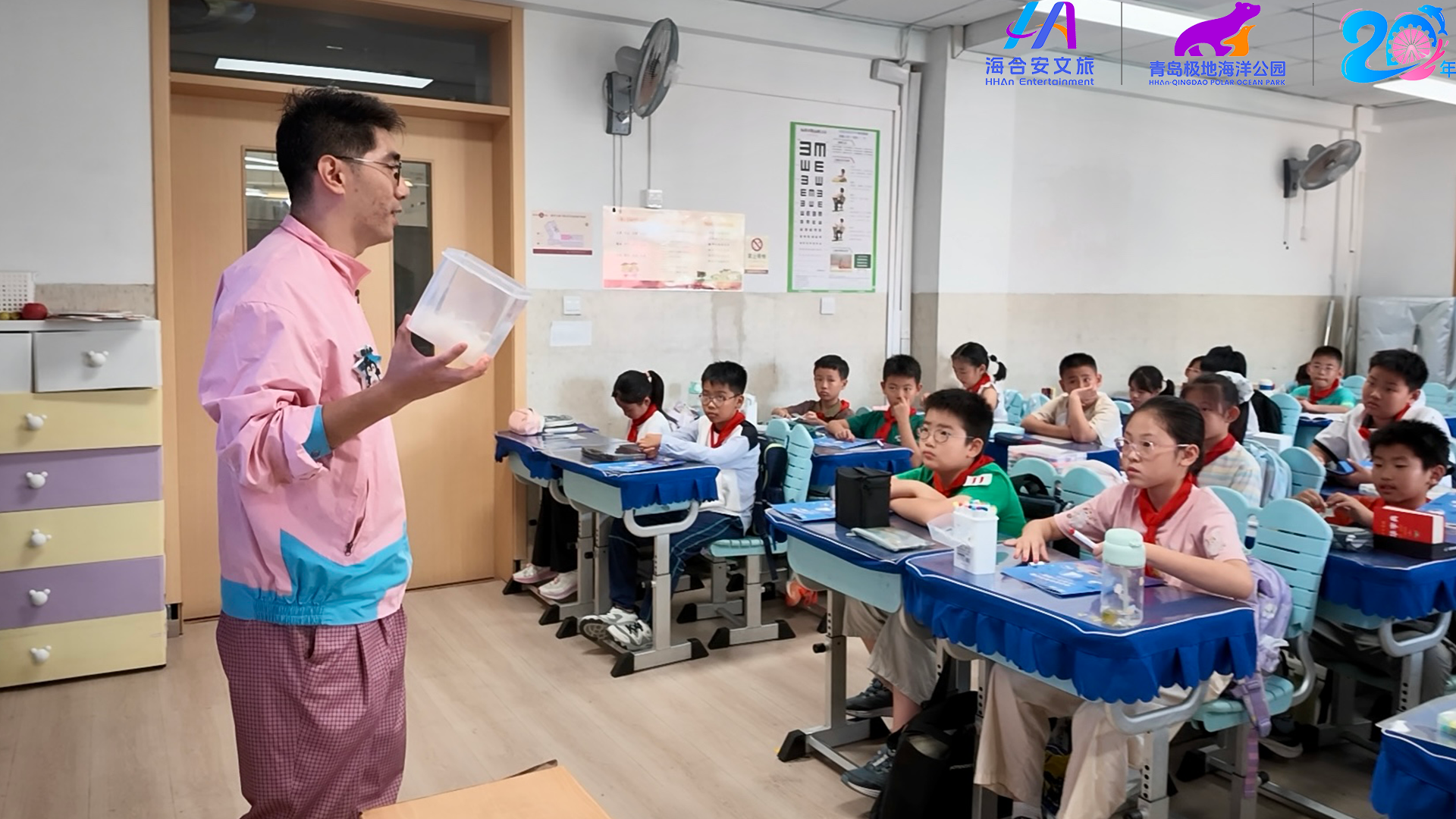海洋科普进校园｜"我与北极熊的一天" 研学课开进青岛市实验小学四年级一班