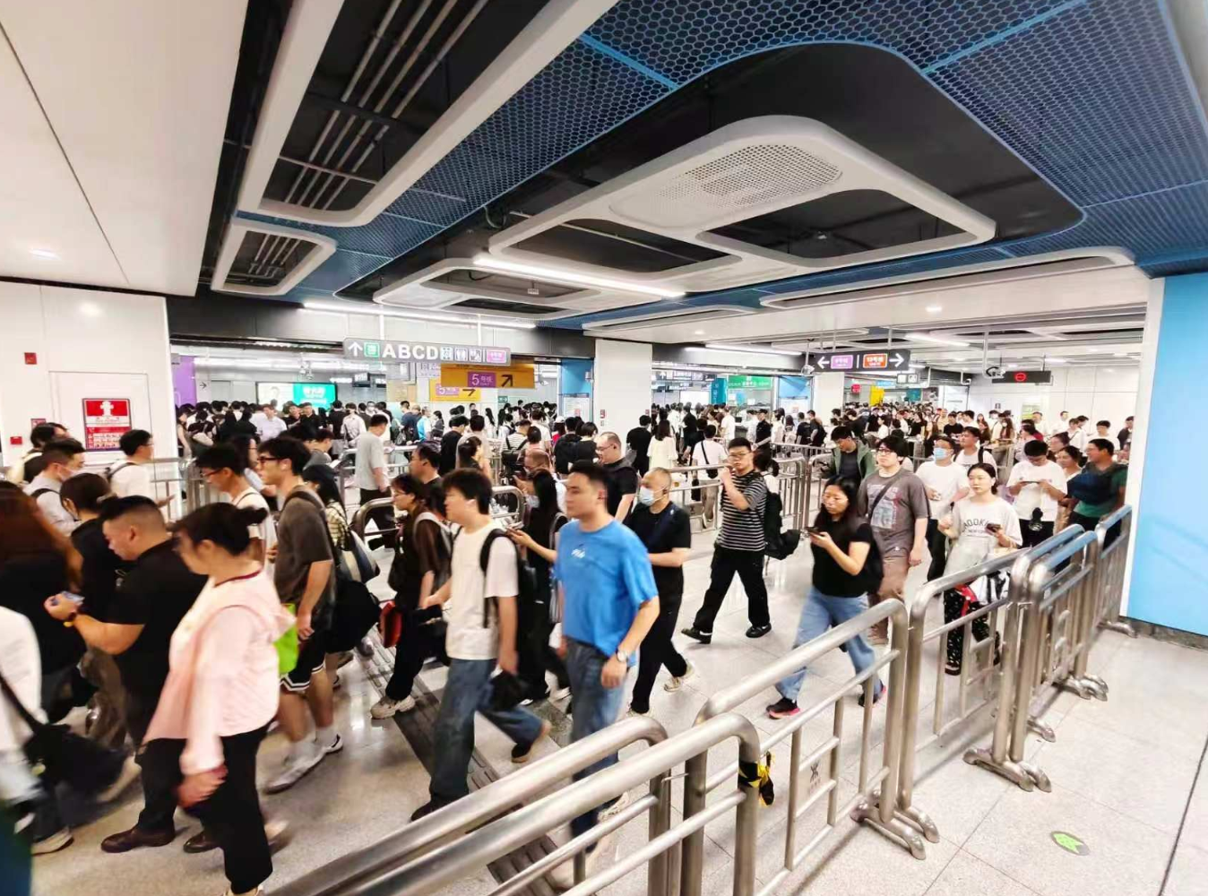 深圳地铁客运量、进站量首次跃居全国第一