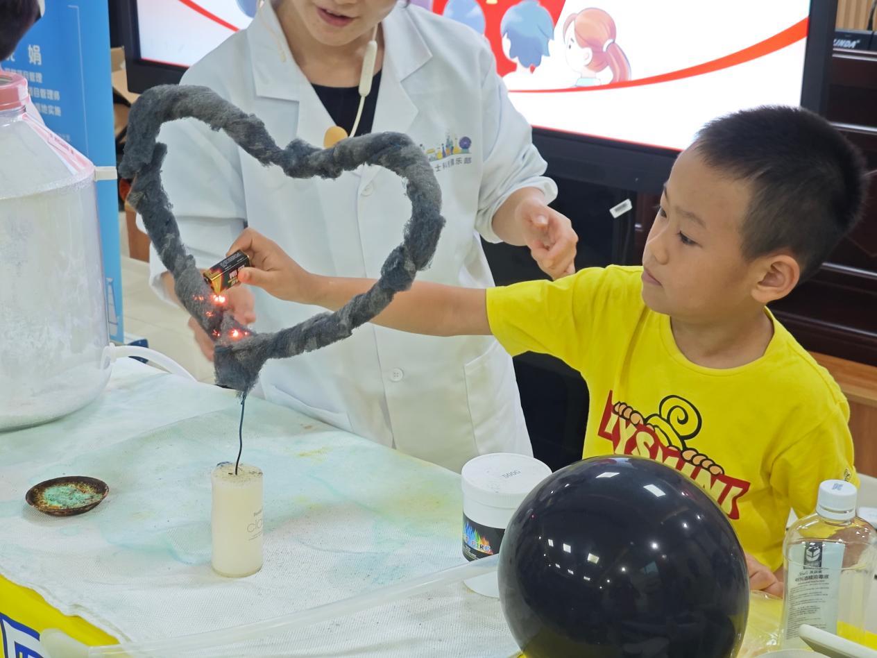 少年逐安全·科学护成长——庄边社区消防主题科学秀让安全知识“活”起来