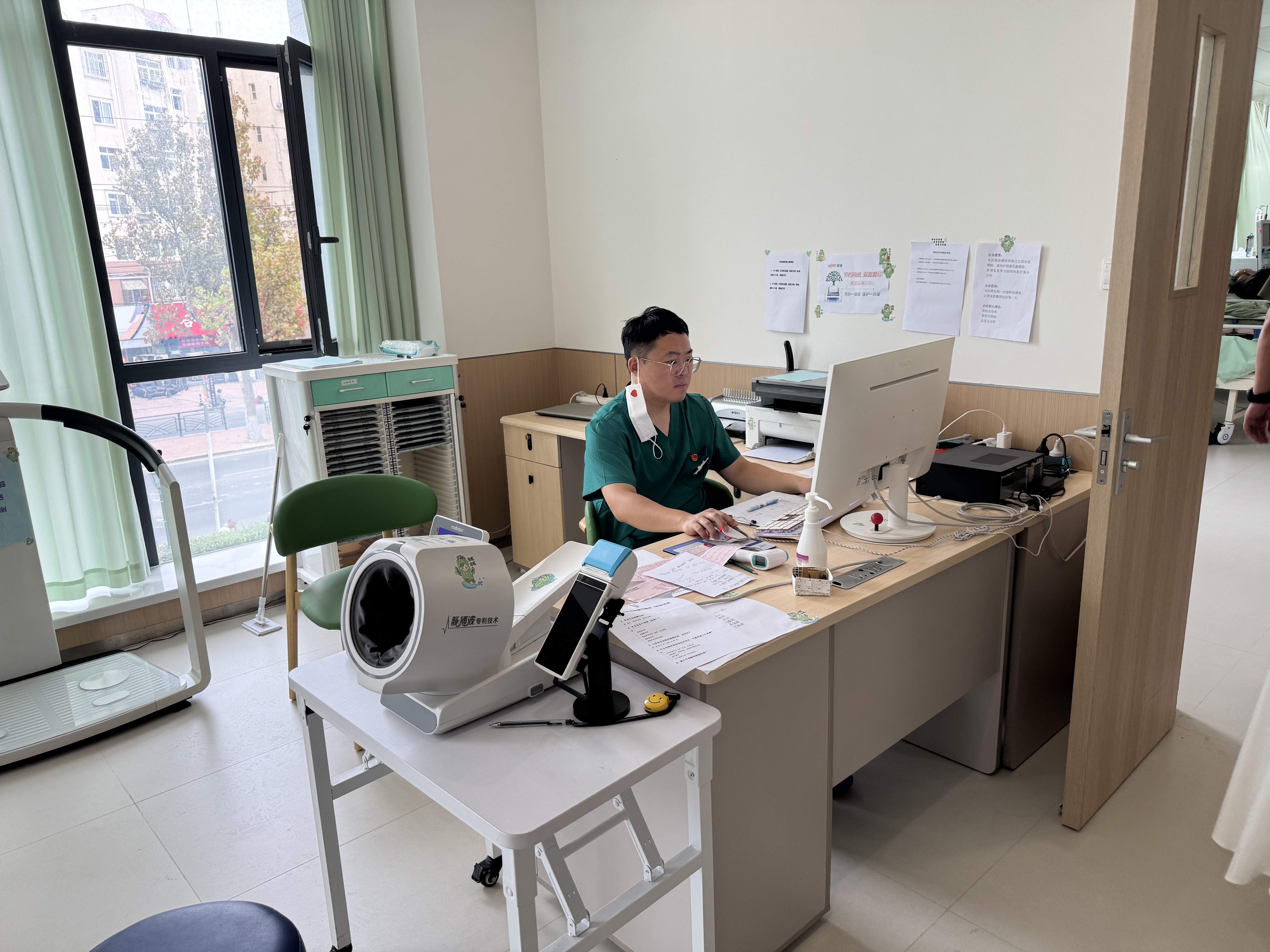 “家门口”的透析中心开业了!周口路社区走进共建单位沐森爱肾血液透析中心参观调研