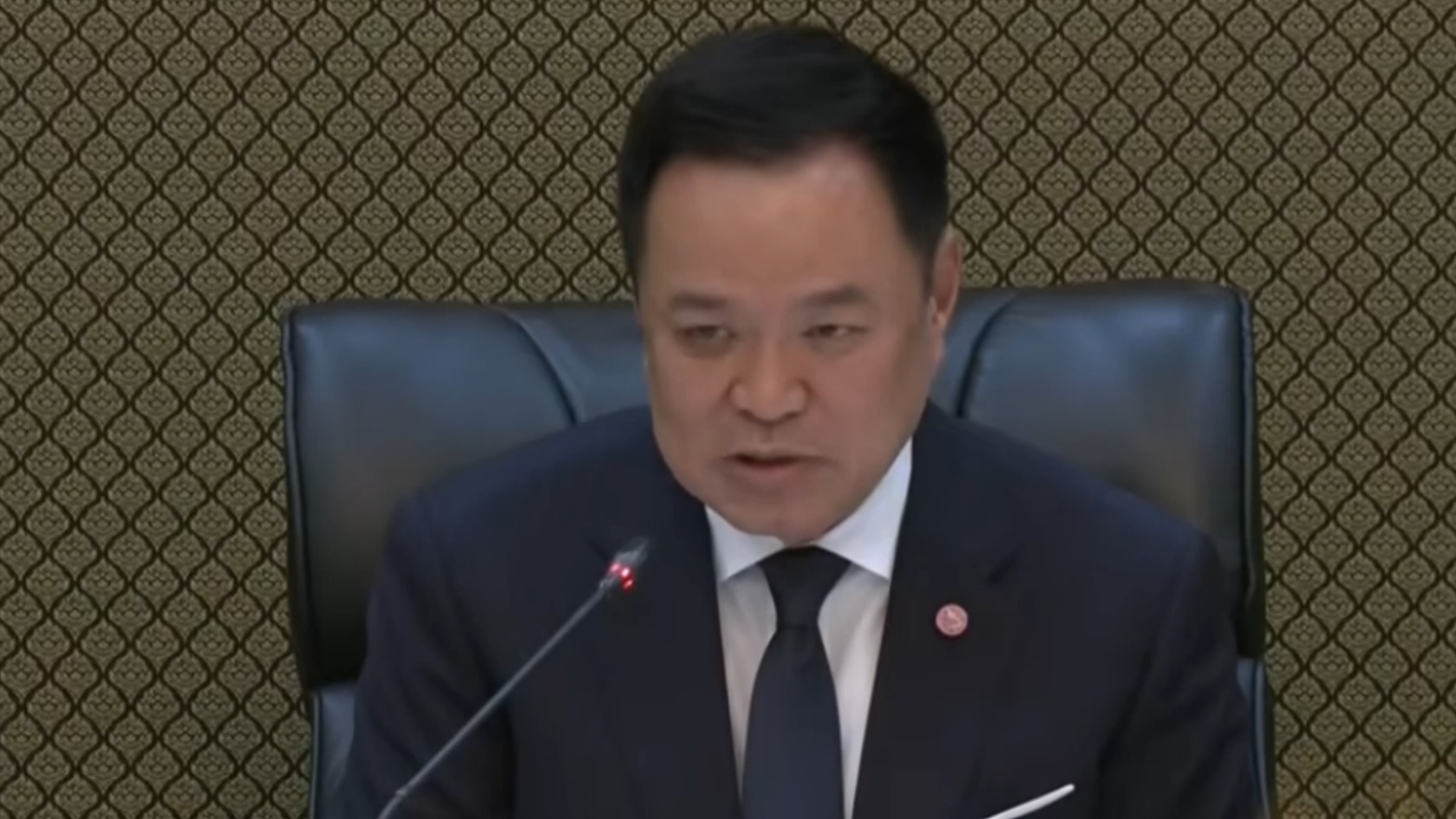 泰国总理对不法外国人放狠话：要死回自己家去死，该驱逐的即刻驱逐，无需纠结机票费用问题