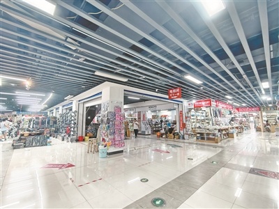 ▲ 万寿宫文具玩具市场。