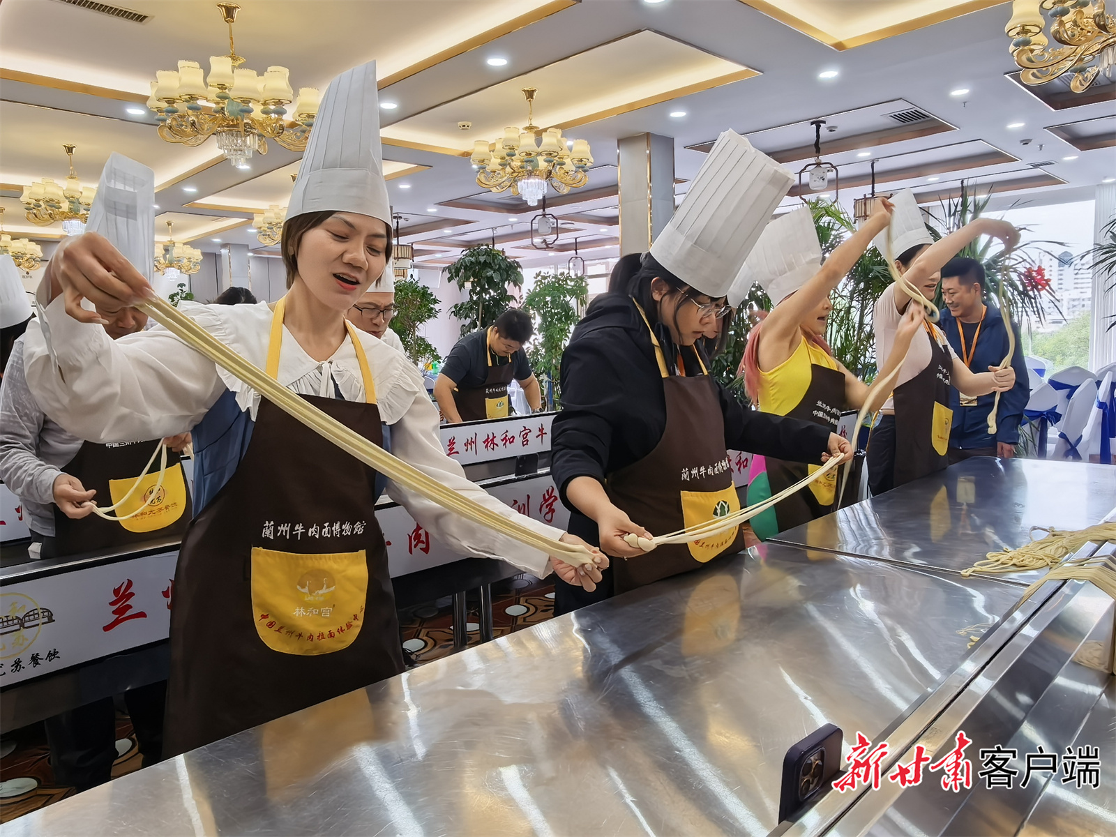 上手尝试拉面