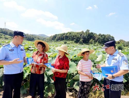 田间反诈课开讲!分宜“莲田警务”守护村民钱袋子