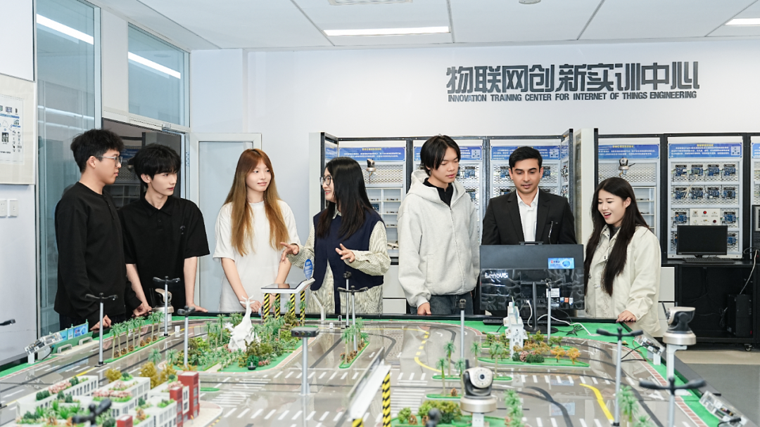 西安欧亚学院信息工程学院物联网创新实训中心