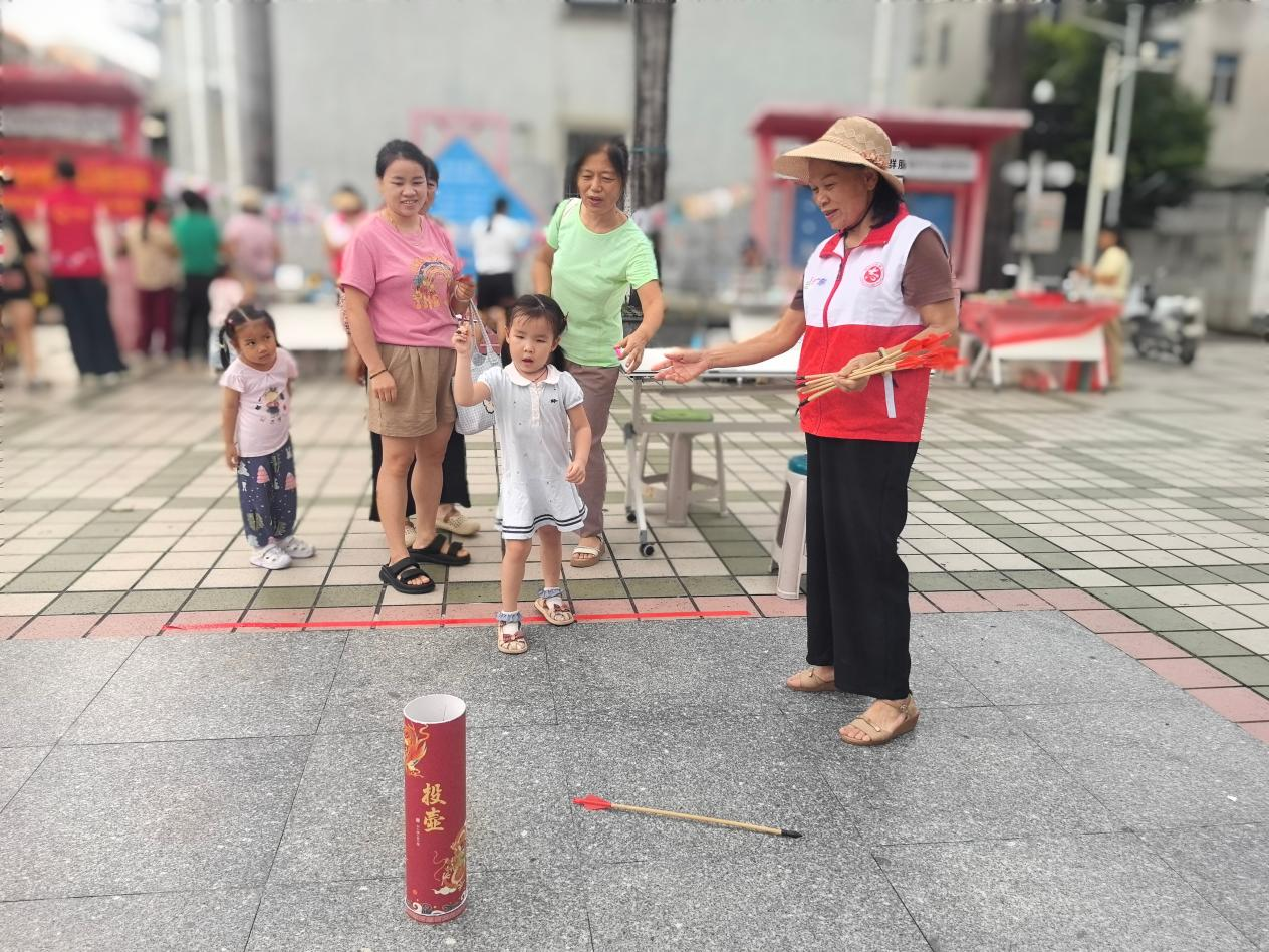 巾帼筑梦聚温情 月圆邻里暖人心