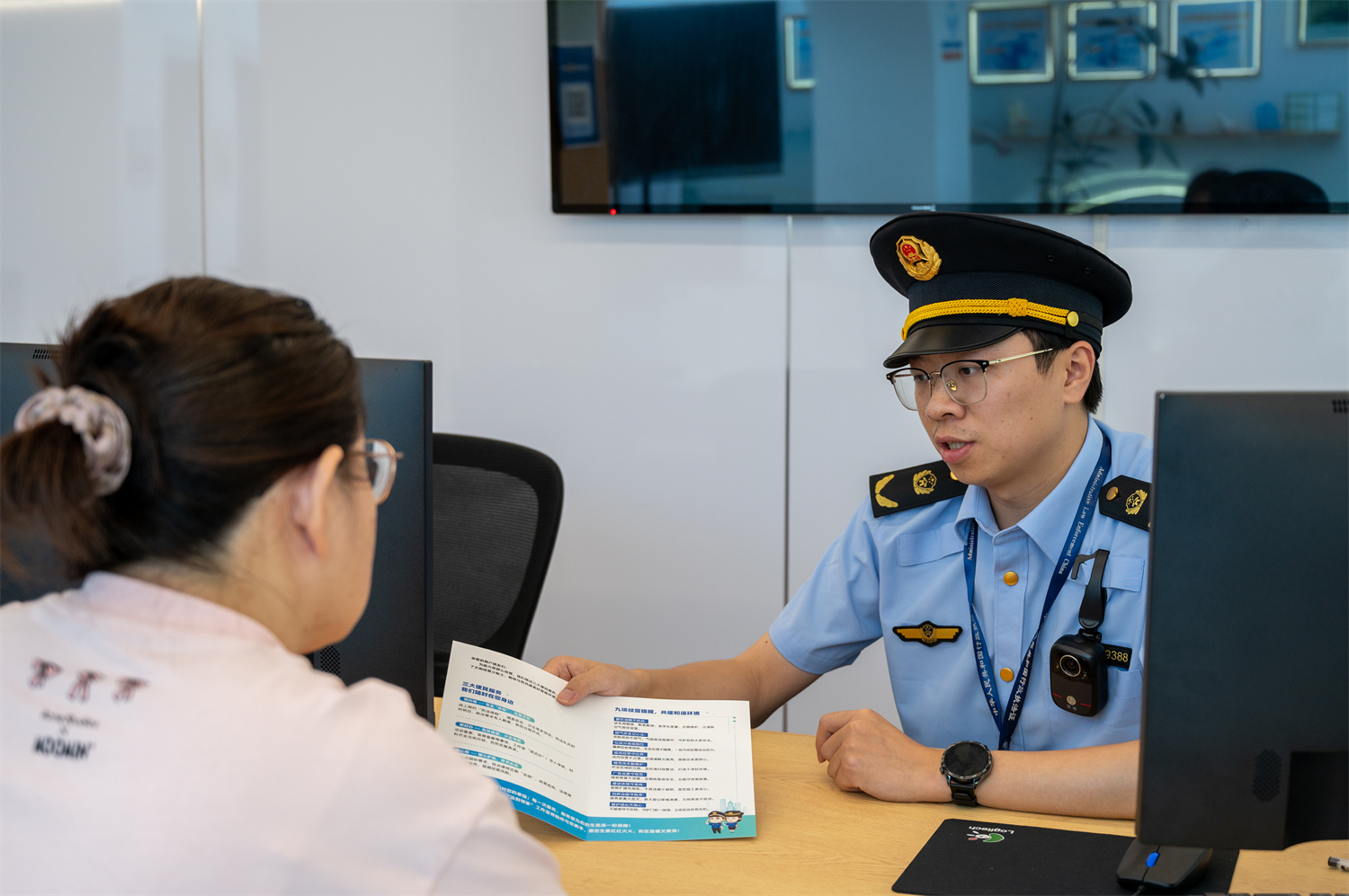“法到邻家”解民忧 “场景式”执法暖民心