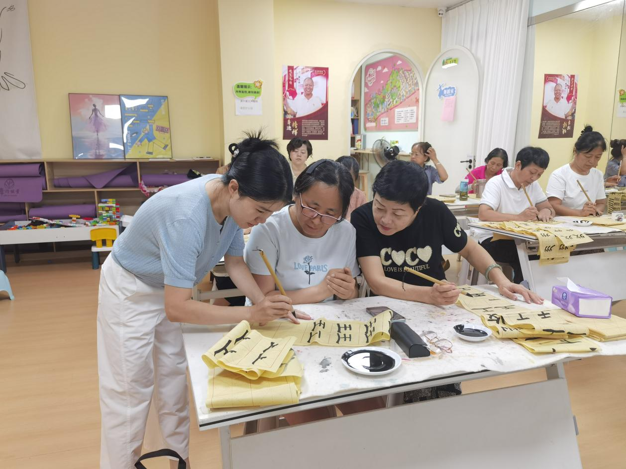 “闲情挥毫・静心解压”