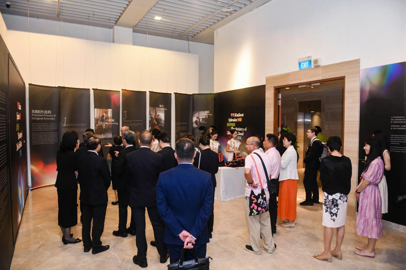 “华光异彩”淄博琉璃艺术展闪耀新加坡