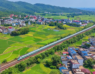 信丰县：高铁驰沃野