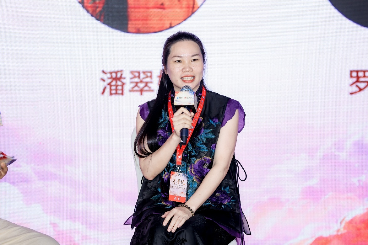 广东茂名市茂南沉香制作技艺非遗传承人潘翠婵在沙龙上分享“茂名样本”。