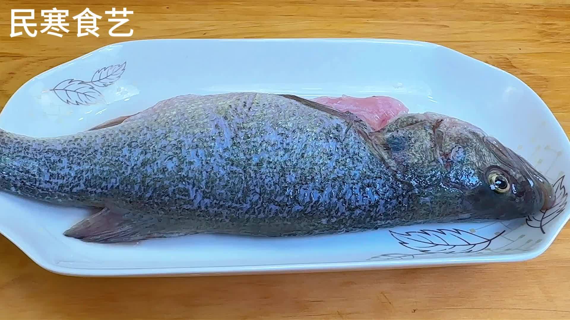 百吃不厌的鲈鱼，不清蒸不红烧，肉质鲜嫩清爽，毫无油腻感，美味