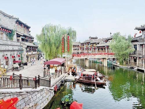 9月2日,石家庄龙泉古镇·戏剧幻城实景。本报见习记者 王耀菲摄