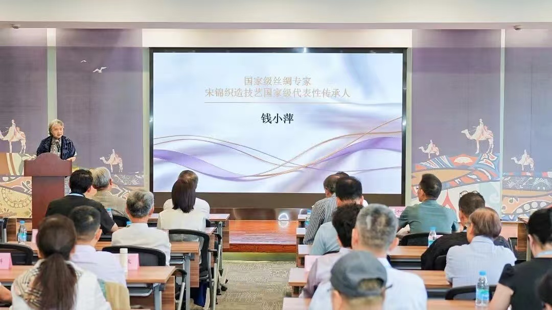 “苏州名片”级丝绸品牌,交给了主理人