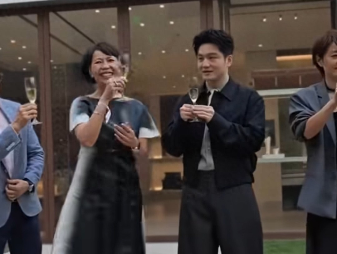 樊振东赵今麦许光汉马伊琍同台剪彩，握手瞬间火出圈