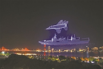 南昌星空上演科技浪漫 数千架无人机点亮赣江夜空