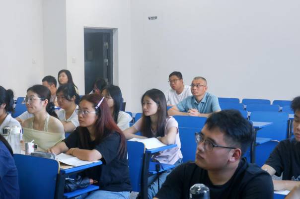 江西师大科技学院院领导深入课堂与师生共上“开学第一课”