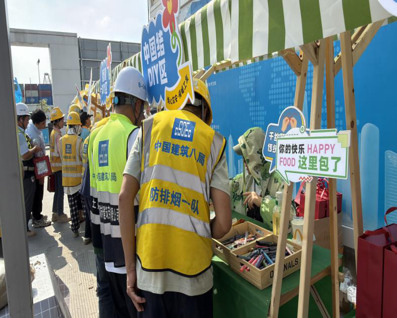 蚝心筑安·情暖工友|西乡街道蚝业社区关爱公益系列活动进工地暖心服务浸润一线建设者