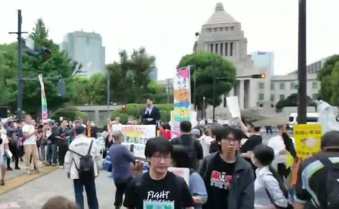 日本民众集会，抗议高市早苗政府