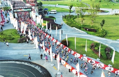 江西萍乡：15000人齐聚武功山越野赛，十年如一（图）