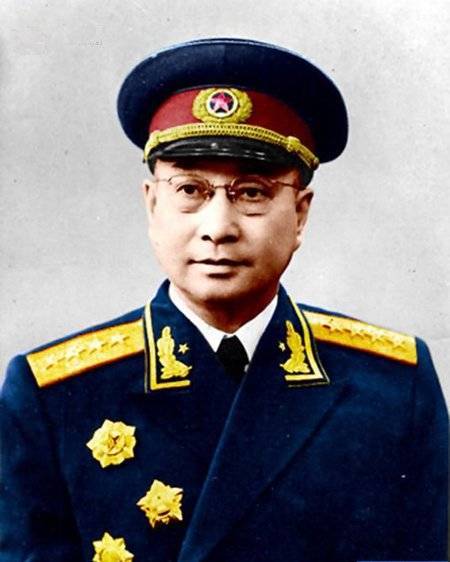陈赓夜袭蒙自机场,蒋介石的副总司令还在看戏,天亮机场就没了